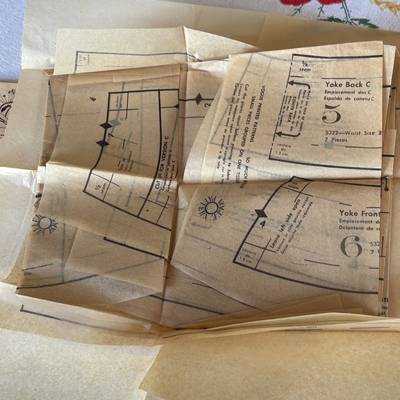 Vogue printed pattern for a gored skirt, ca 1960's, #5322, Waist 28", Hip 38" - Picture 6 of 6